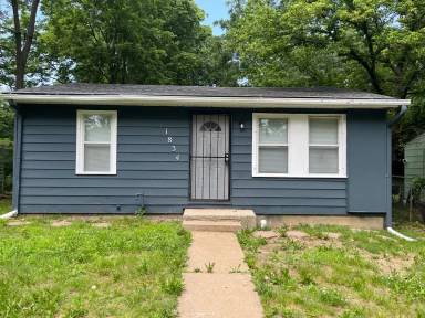 Main picture of 1840 E 82nd St