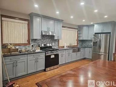 Main picture of 2903 Tenbroeck Ave