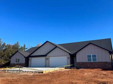 Main picture of 2606 N Main St