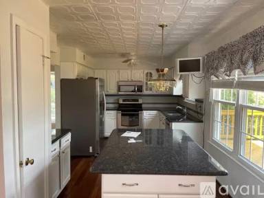 Main picture of 27 Newland Ct