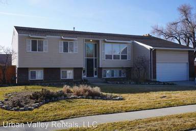 Main picture of 1770 E Sitzmark Dr
