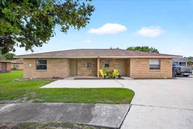 Main picture of 402 Big Cedar Way