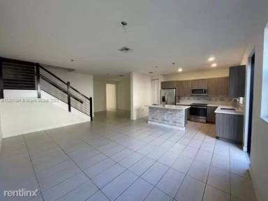 Main picture of 10571 NW 81st St