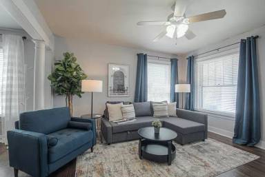 Main picture of 3833 Central St