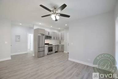 Main picture of 1059 W Glenlake Ave