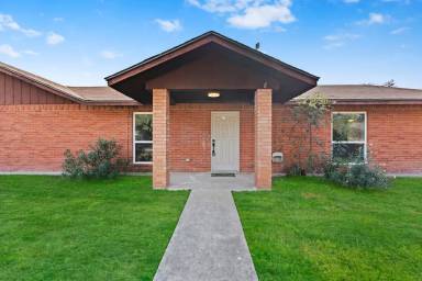 Main picture of 1101 Lark Ave