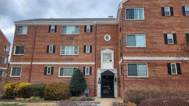 Main picture of 820 S Washington St
