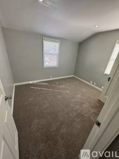 Main picture of 2911 Glacier St