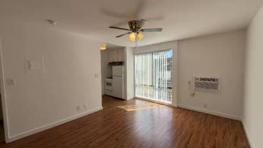 Main picture of 7044 Hawthorn Ave