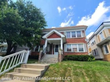 Main picture of 5836 W Wells St