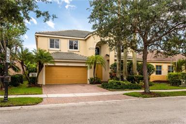 Main picture of 929 Tulip Cir