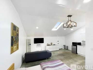 Main picture of 7302 Zelzah Ave