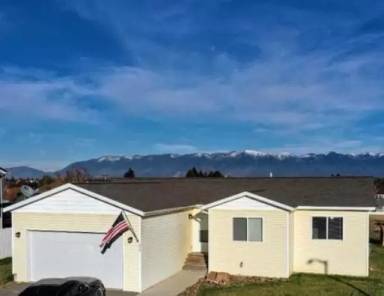 Main picture of 379 Bismark St