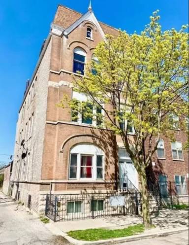 Main picture of 2244 S Spaulding Ave