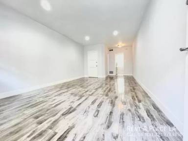 Main picture of 425 N Oakhurst Dr