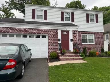 Main picture of 1734 Burnet Ave
