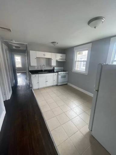 Main picture of 28 Harding Pl