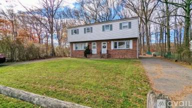 Main picture of 520 Wood Ave