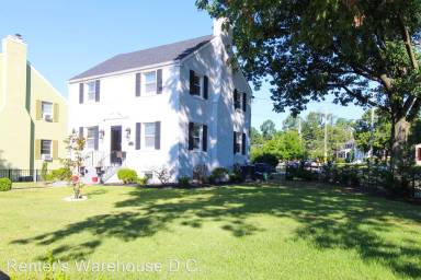 Main picture of 1720 Michigan Ave NE