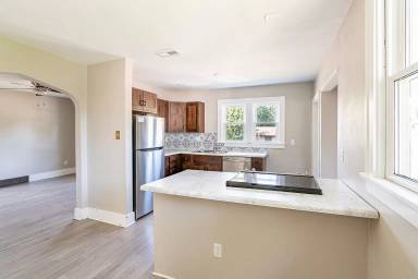 Main picture of 1700 E 7th St