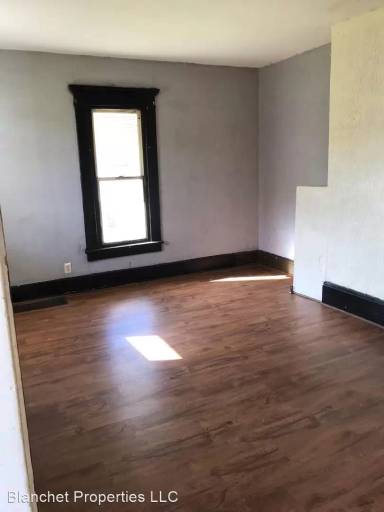 Main picture of 180 S 2nd St