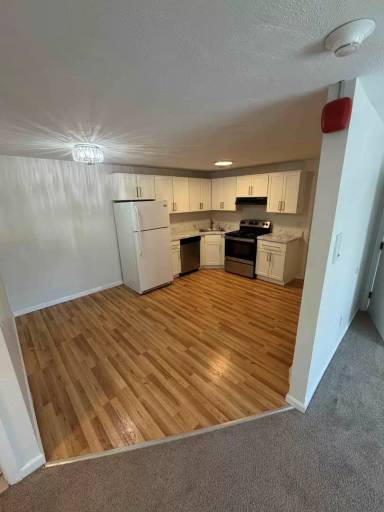 Main picture of 1671 Main St