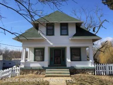 Main picture of 116 N Sixth Ave