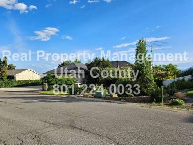 Main picture of 675 E Park Dr