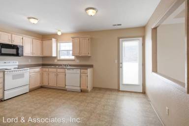 Main picture of 206 NE 7th St
