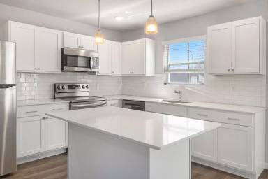 Main picture of 366 Sherman St