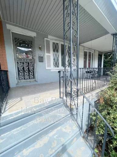 Main picture of 5813 Montrose St