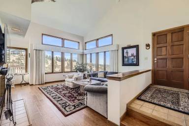 Main picture of 752 Chimney Creek Dr