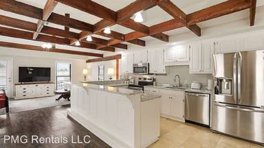 Main picture of 4 S Walnut St