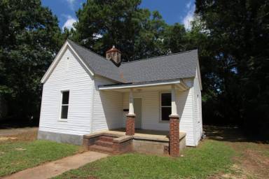 Main picture of 215 Stewart Ave