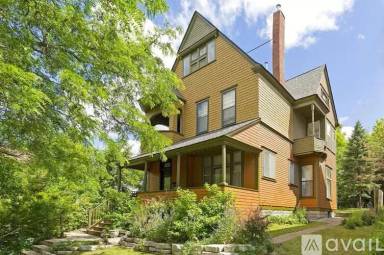 Main picture of 390 Maple St