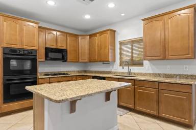 Main picture of 17412 W Carmen Dr