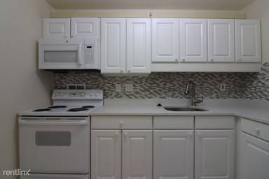 Main picture of 100 Monmouth St