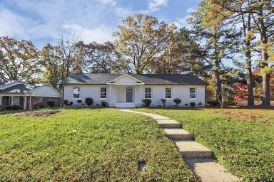 Main picture of 1800 Edgewater Dr