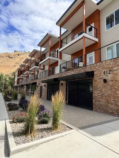 Main picture of 412 Aplets Way