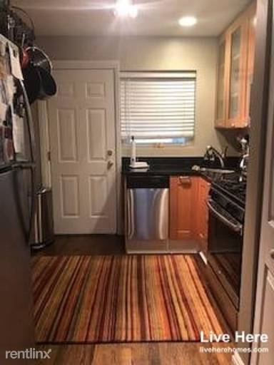 Main picture of 7425 N Sheridan Rd