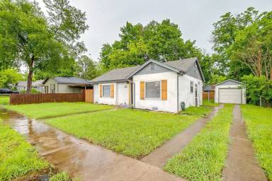 Main picture of 823 College St