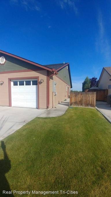 Main picture of 681 Tanglewood Dr