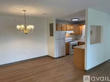 Main picture of 685 Oak St