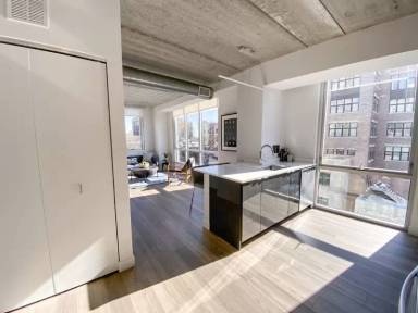 Main picture of 742 W Sheridan Rd