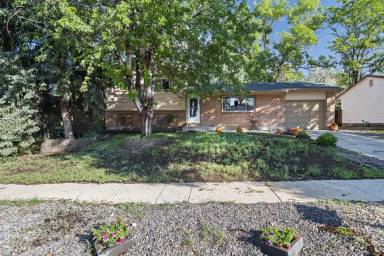 Main picture of 1530 Sanderson Ave