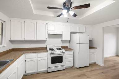 Main picture of 995 Matthew Ct