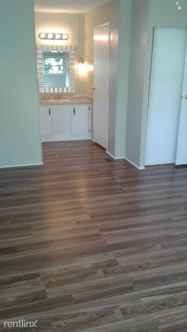 Main picture of 399 Colony Ct