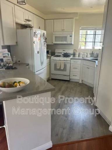 Main picture of 1861 W Falmouth Ave