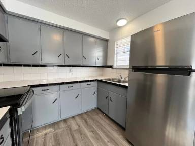Main picture of 2526 Louise St