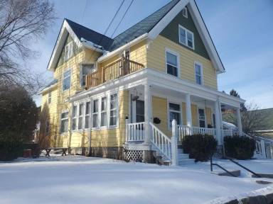 Main picture of 203 N Spring St